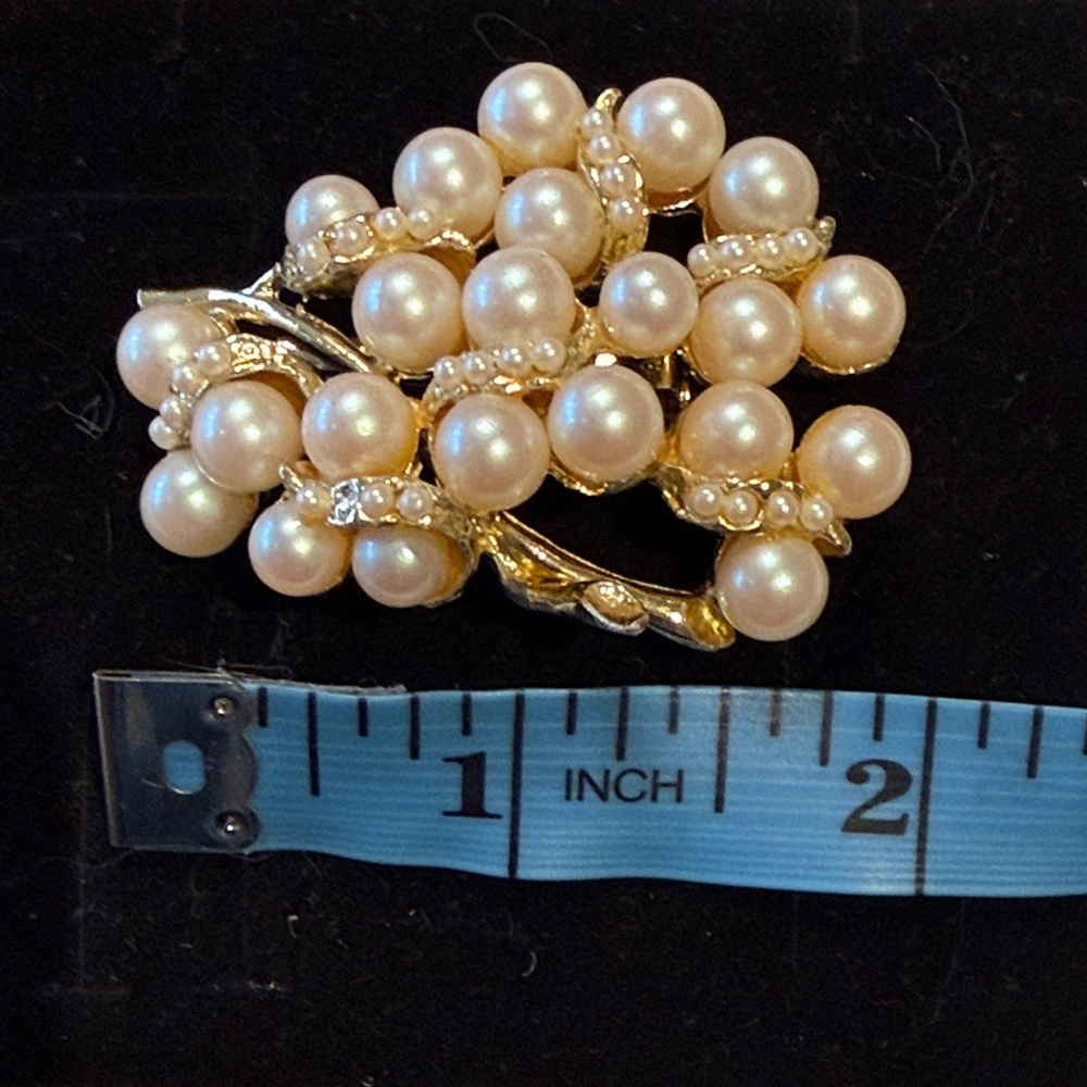 Pearl Gold and Cream Brooch - Picture 6 of 7